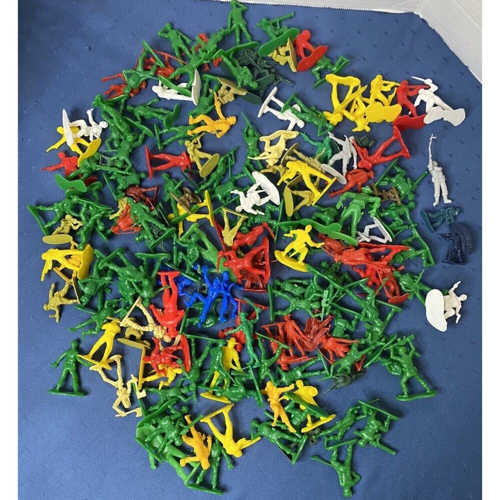 Lot Of 160 Plastic Indians Cowboys Pirates Military Frontiersmen